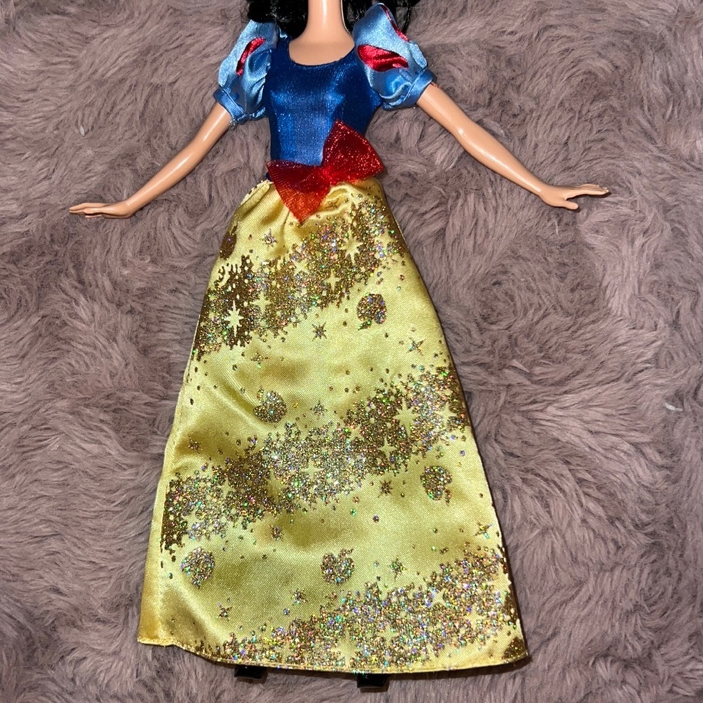 Disney Princess Snow White Barbie Doll red blue yellow outfit dress crown shoes‌ - Picture 4 of 6